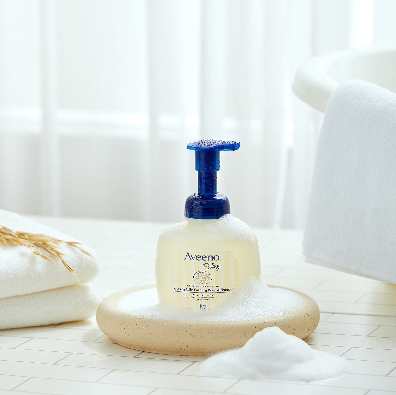 Aveeno Baby Soothing Relief 2-in-1 Foaming Wash