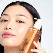 Korean 2 in 1 cleanser for makeup removal and deep cleansing